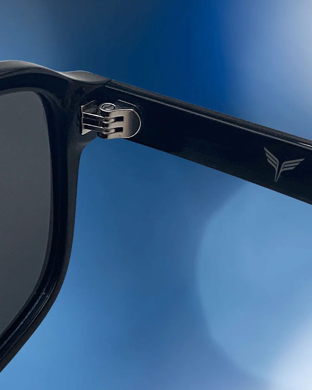 how do glasses hinges work